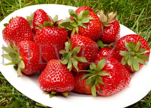 Strawberry Makrat fruits on a plate