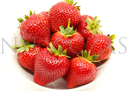 Owoce truskawki Hossa w miseczce