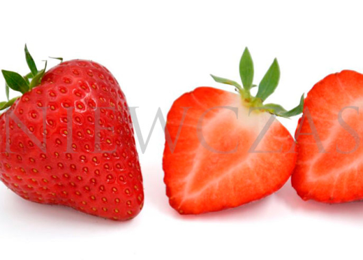 Przekrojony owoc truskawki Falco